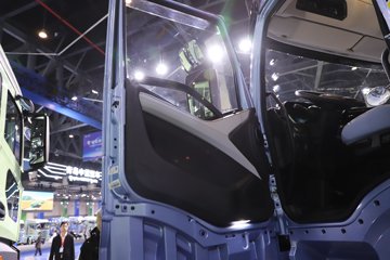 һ�����J6 PRO LNG 600���� 6X4 һ�����12�� AMT�Զ��� ǣ����ͼƬ