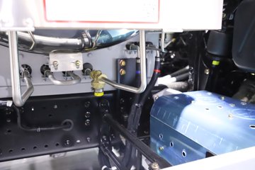 һ�����J6 PRO LNG 600���� 6X4 һ�����12�� AMT�Զ��� ǣ����ͼƬ