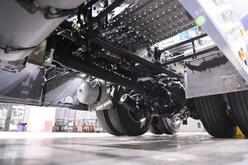 һ�����J6 PRO LNG 600���� 6X4 һ�����12�� AMT�Զ��� ǣ����ͼƬ