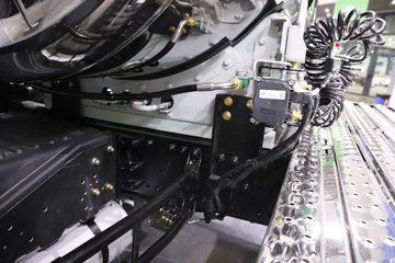 һ�����J6 PRO LNG 600���� 6X4 һ�����12�� AMT�Զ��� ǣ����ͼƬ