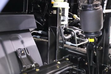 һ�����J6 PRO LNG 600���� 6X4 һ�����12�� AMT�Զ��� ǣ����ͼƬ