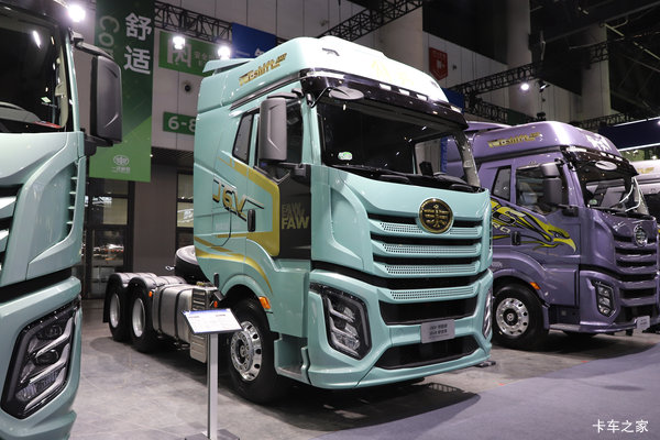 一汽解放 J6V重卡 领航版 640马力 6X4 AMT自动档牵引车(液缓)