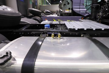 һ����� J6V�ؿ� �캽�� 640���� 6X4 AMT�Զ���ǣ����(Һ��)ͼƬ