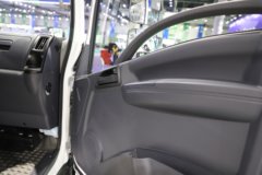 解放虎VR 轻载版 3.82米单排纯电动栏板轻卡 力神63.75kWh