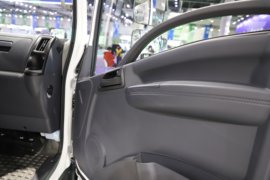 虎VR&nbsp;电动载货车驾驶室图片