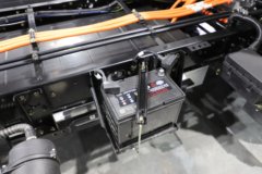 解放虎VR 轻载版 3.82米单排纯电动栏板轻卡 力神63.75kWh