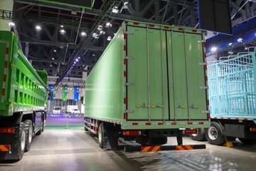 解放J6L&nbsp;电动载货车外观图片