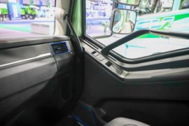 解放J6L&nbsp;电动载货车驾驶室图片