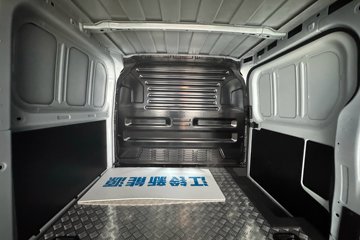 �������� E��˳ 2025�� ä���� 3T 2�� 5.185�״��綯����Ͷ���ջ���41.86kWhͼƬ