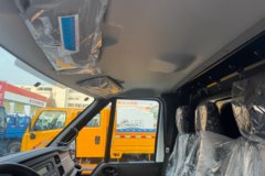 江铃汽车福顺 2023款 商运型 2.0T柴油 146马力 3座自动加长轴中高顶封闭货车