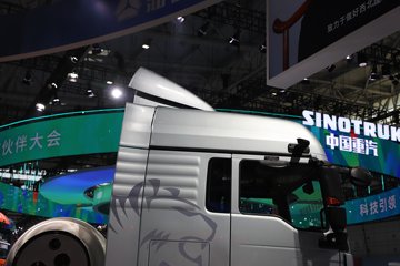 �����ǵ¿�SITRAK G7H�ؿ� 630���� 6X4 LNG�Զ���ǣ����ͼƬ