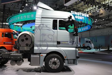 �����ǵ¿�SITRAK G7H�ؿ� 630���� 6X4 LNG�Զ���ǣ����ͼƬ