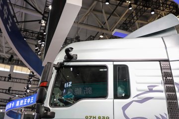 �����ǵ¿�SITRAK G7H�ؿ� 630���� 6X4 LNG�Զ���ǣ����ͼƬ