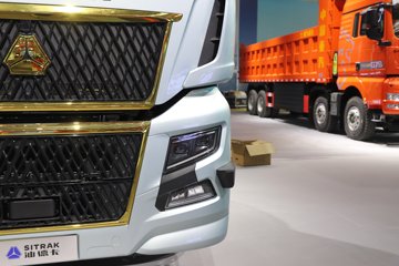 �����ǵ¿�SITRAK G7H�ؿ� 630���� 6X4 LNG�Զ���ǣ����ͼƬ