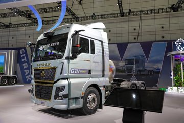 �����ǵ¿�SITRAK G7H�ؿ� 630���� 6X4 LNG�Զ���ǣ����ͼƬ