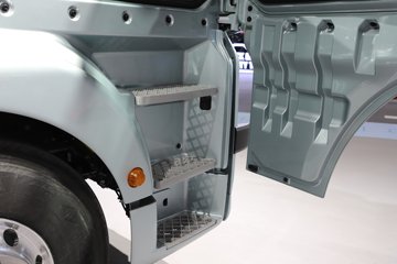 �����ǵ¿�SITRAK G7H�ؿ� 630���� 6X4 LNG�Զ���ǣ����ͼƬ