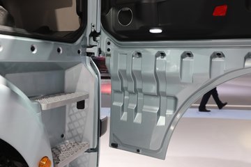 �����ǵ¿�SITRAK G7H�ؿ� 630���� 6X4 LNG�Զ���ǣ����ͼƬ