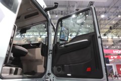 重汽汕德卡SITRAK G7H重卡 630马力 6X4 LNG自动档牵引车