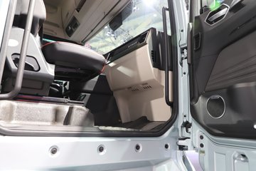 �����ǵ¿�SITRAK G7H�ؿ� 630���� 6X4 LNG�Զ���ǣ����ͼƬ