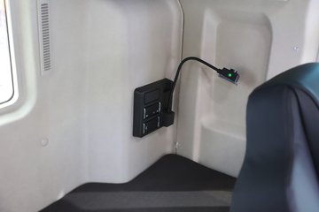 �����ǵ¿�SITRAK G7H�ؿ� 630���� 6X4 LNG�Զ���ǣ����ͼƬ