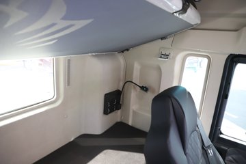 �����ǵ¿�SITRAK G7H�ؿ� 630���� 6X4 LNG�Զ���ǣ����ͼƬ