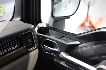 �����ǵ¿�SITRAK G7H�ؿ� 630���� 6X4 LNG�Զ���ǣ����ͼƬ