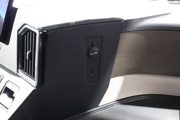 �����ǵ¿�SITRAK G7H�ؿ� 630���� 6X4 LNG�Զ���ǣ����ͼƬ