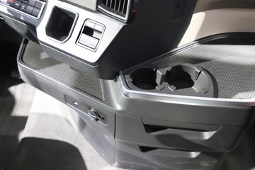 �����ǵ¿�SITRAK G7H�ؿ� 630���� 6X4 LNG�Զ���ǣ����ͼƬ