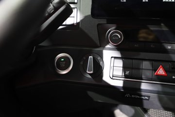 �����ǵ¿�SITRAK G7H�ؿ� 630���� 6X4 LNG�Զ���ǣ����ͼƬ