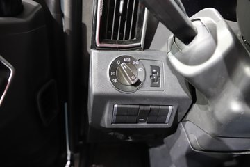 �����ǵ¿�SITRAK G7H�ؿ� 630���� 6X4 LNG�Զ���ǣ����ͼƬ