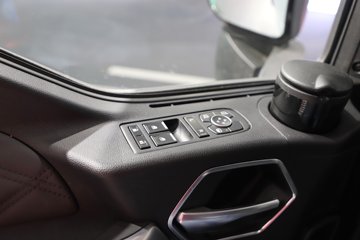 �����ǵ¿�SITRAK G7H�ؿ� 630���� 6X4 LNG�Զ���ǣ����ͼƬ