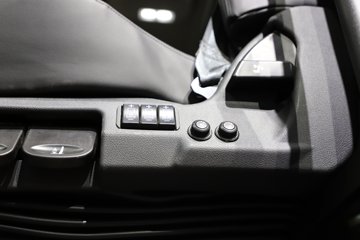 �����ǵ¿�SITRAK G7H�ؿ� 630���� 6X4 LNG�Զ���ǣ����ͼƬ