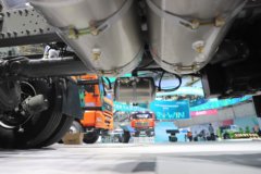 重汽汕德卡SITRAK G7H重卡 630马力 6X4 LNG自动档牵引车