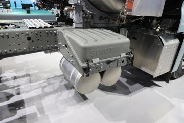 �����ǵ¿�SITRAK G7H�ؿ� 630���� 6X4 LNG�Զ���ǣ����ͼƬ