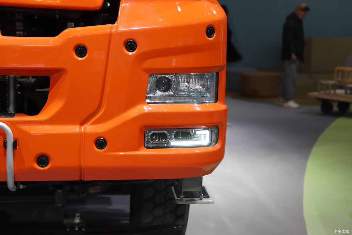 �����ǵ¿�SITRAK G7S 8X4 8.8�״��綯��ж�� ����ʱ��600kWh���