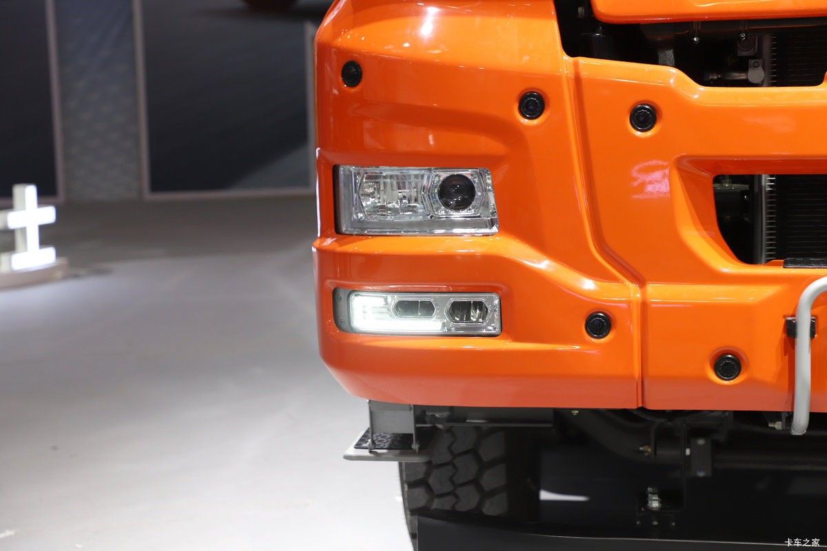 �����ǵ¿�SITRAK G7S 8X4 8.8�״��綯��ж�� ����ʱ��600kWh���