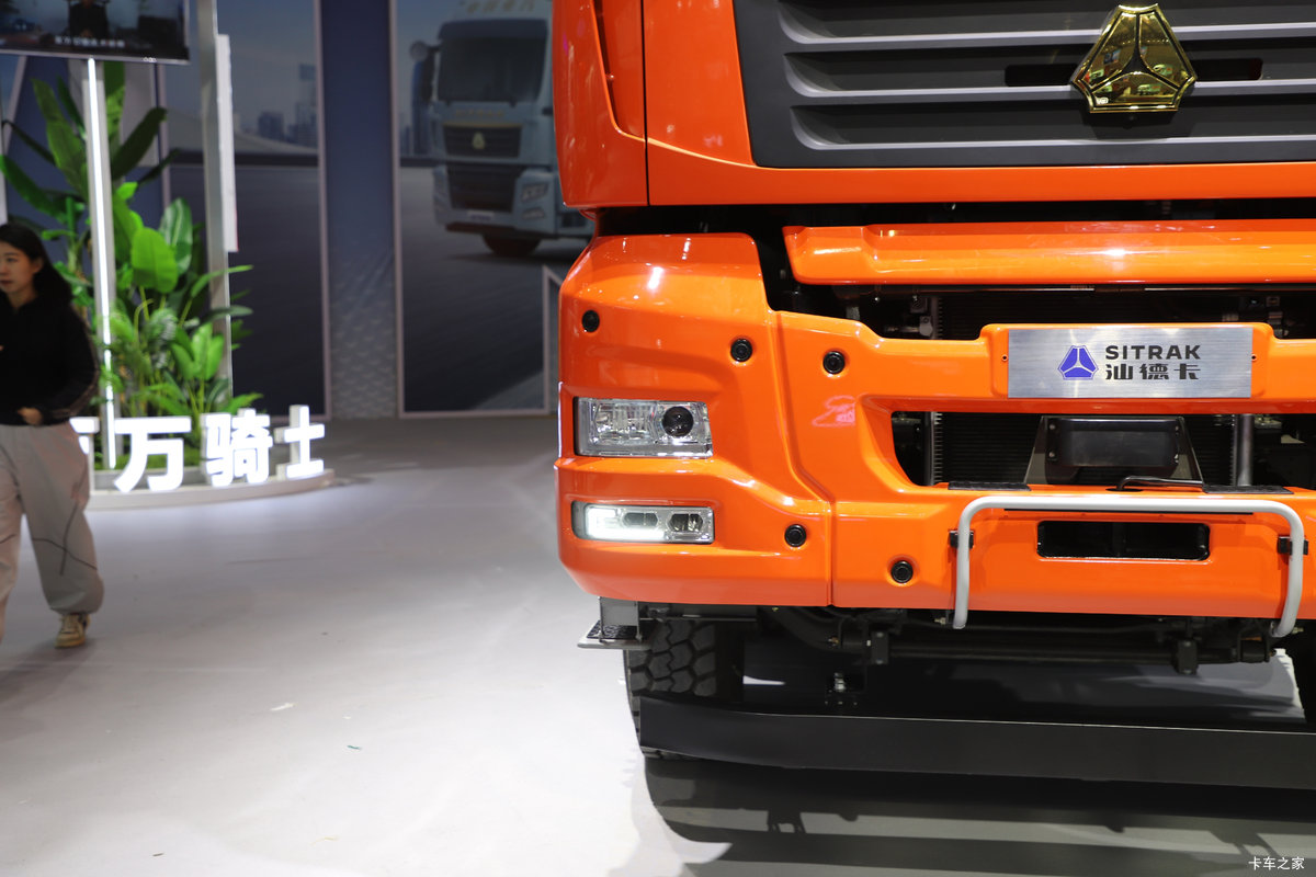 �����ǵ¿�SITRAK G7S 8X4 8.8�״��綯��ж�� ����ʱ��600kWh���