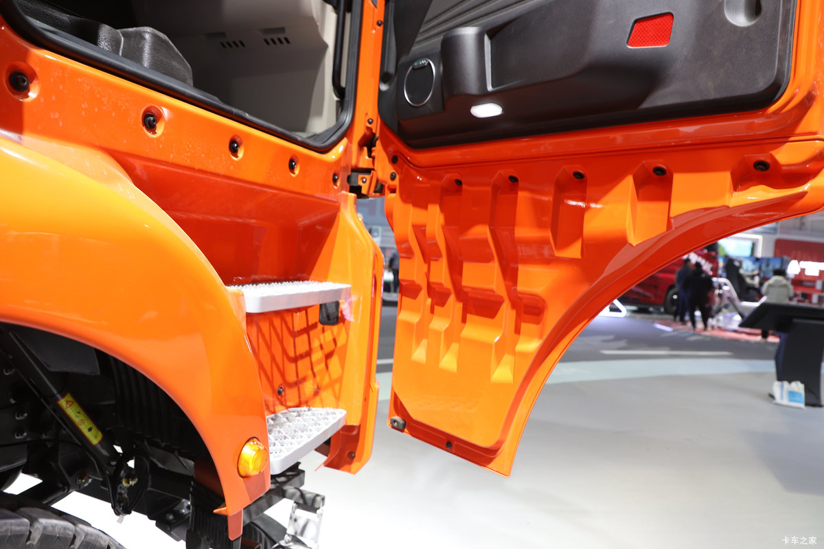 �����ǵ¿�SITRAK G7S 8X4 8.8�״��綯��ж�� ����ʱ��600kWh��ʻ��