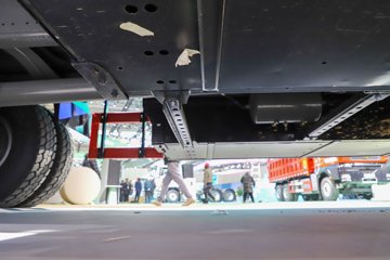 �����ǵ¿�SITRAK G7S 8X4 8.8�״��綯��ж�� ����ʱ��600kWhͼƬ