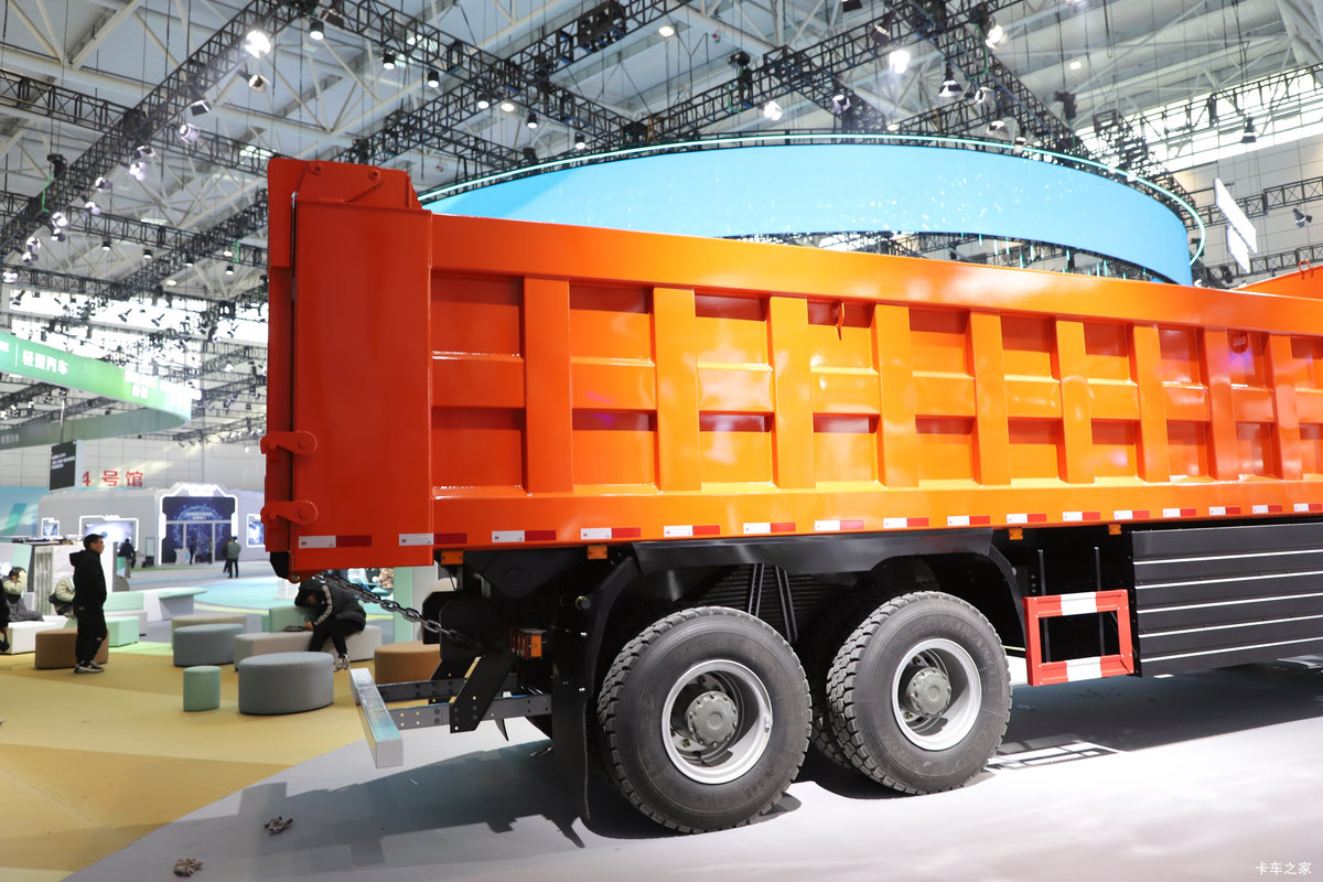 �����ǵ¿�SITRAK G7S 8X4 8.8�״��綯��ж�� ����ʱ��600kWh��װ