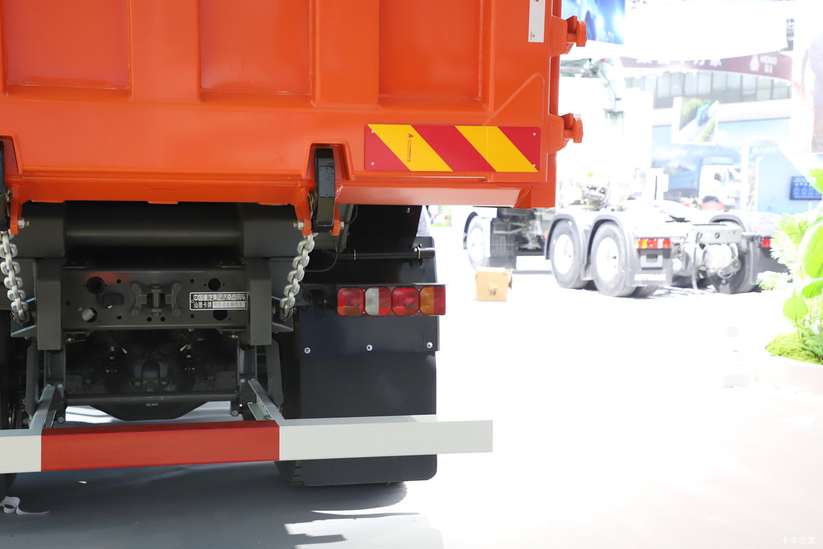 �����ǵ¿�SITRAK G7S 8X4 8.8�״��綯��ж�� ����ʱ��600kWh��װ