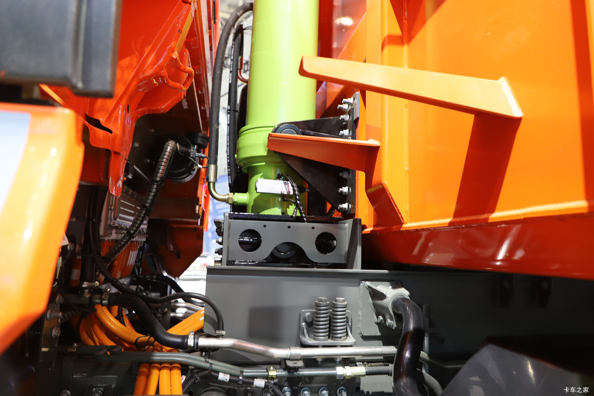 �����ǵ¿�SITRAK G7S 8X4 8.8�״��綯��ж�� ����ʱ��600kWh��װ