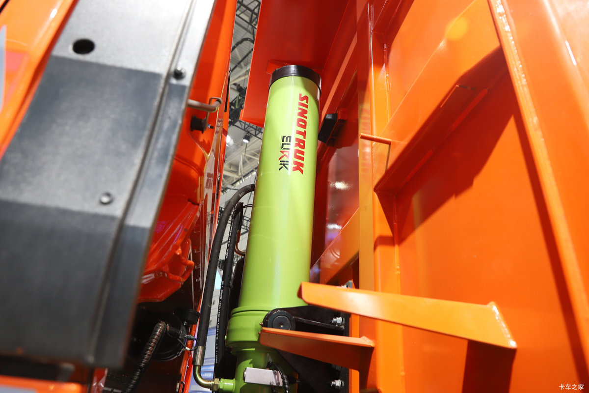 �����ǵ¿�SITRAK G7S 8X4 8.8�״��綯��ж�� ����ʱ��600kWh��װ