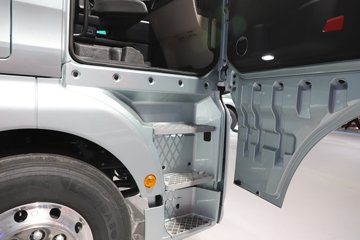 �����ǵ¿�SITRAK G7H 14.6L LNG 630���� 6X4 �й�����14�� AMT�Զ��� ǣ����ͼƬ