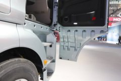 重汽汕德卡SITRAK G7H 14.6L LNG 630马力 6X4 中国重汽14档 AMT自动档 牵引车