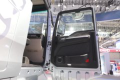 重汽汕德卡SITRAK G7H 14.6L LNG 630马力 6X4 中国重汽14档 AMT自动档 牵引车