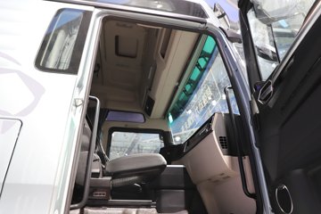 �����ǵ¿�SITRAK G7H 14.6L LNG 630���� 6X4 �й�����14�� AMT�Զ��� ǣ����ͼƬ