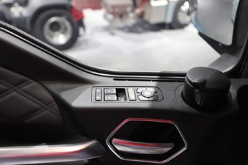 �����ǵ¿�SITRAK G7H 14.6L LNG 630���� 6X4 �й�����14�� AMT�Զ��� ǣ����ͼƬ