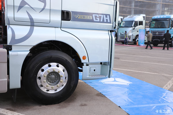 中国重汽 汕德卡SITRAK G7H 奢华版 540马力 8X4 9.52米AMT自动档栏板载货车