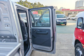 风景T7&nbsp;电动载货车驾驶室图片